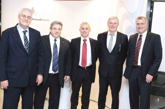 von links nach rechts: Prof. K. Roussos Dikigoros und Kassierer DAV Griechenland, Abraam Kosmidis, M. Laux, Prof. I. Hauffe und Herr Klaus Bormann